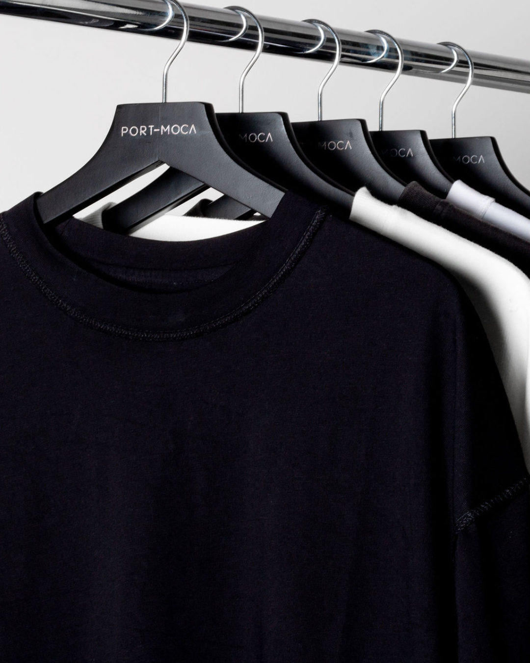 THE INVERTED T-SHIRT BLACK