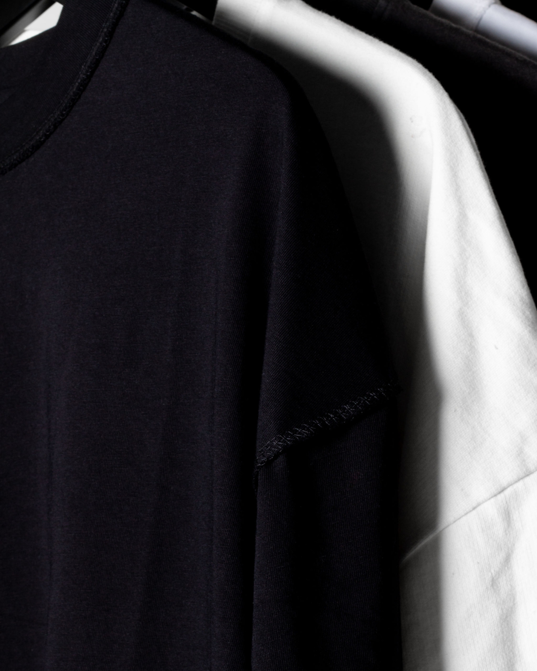 THE INVERTED T-SHIRT BLACK